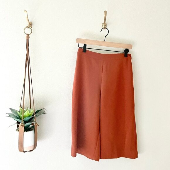 Abercrombie & Fitch Pants - Abercrombie and Fitch Orange Cropped Wide Leg Pants in Size 2